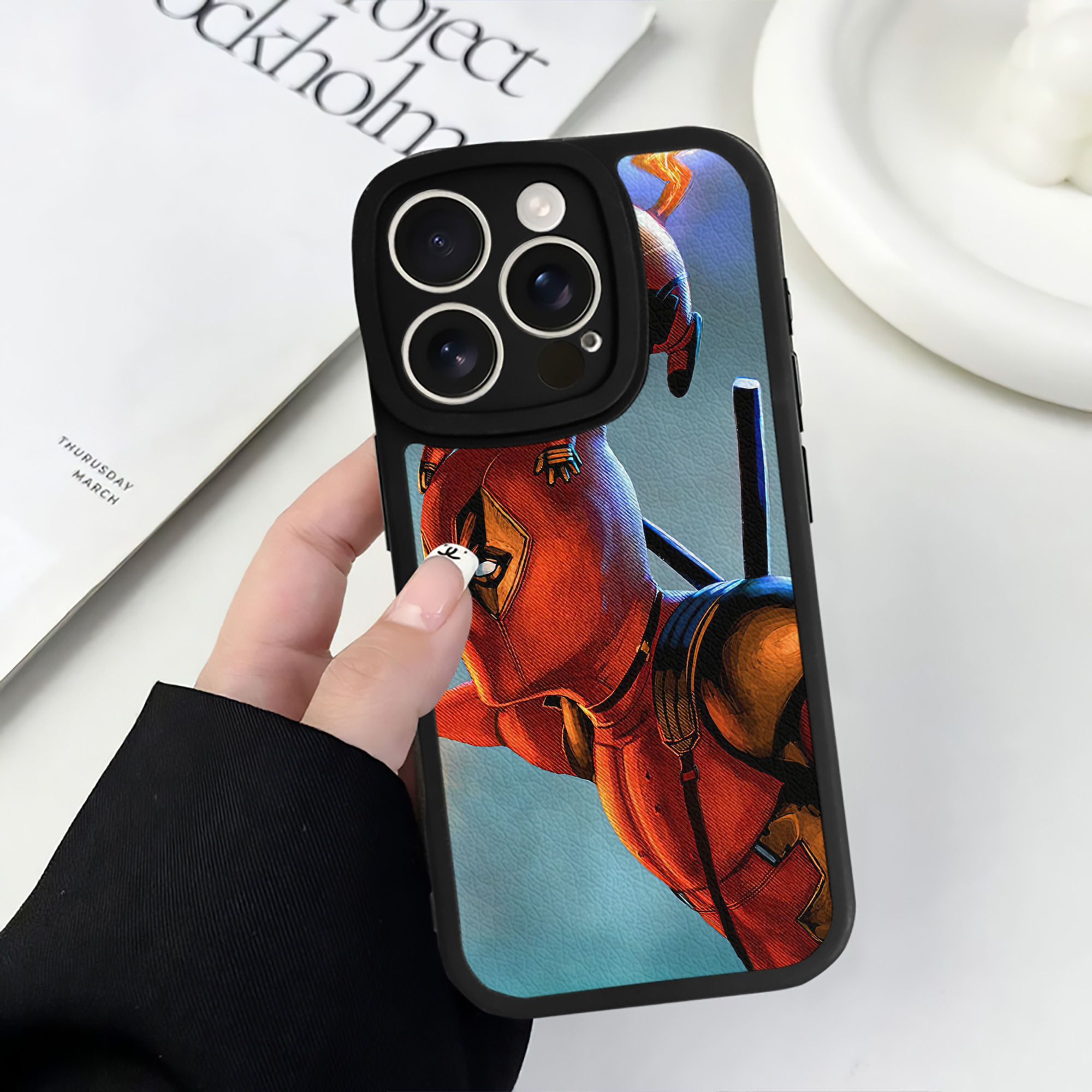 （画像用） Deadpool デッドプール 【iPhone 16シリーズ対応】シリコンスマホケース（レザー調） 材質：シリコン